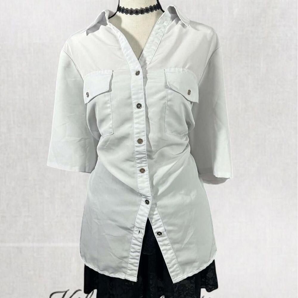 Minimalist Office Clean Girl style Button Up Collared Top with Pockets